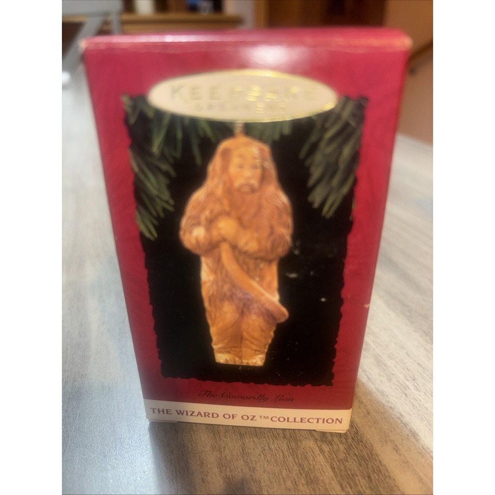 Hallmark Keepsake Ornament Wizard of Oz The Cowardly Lion In Box Collectible
